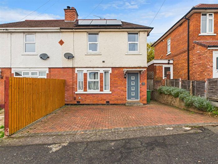 3 Bedroom Semi Detached House For Sale In Birch Avenue, Worcester, Worcestershire, WR4