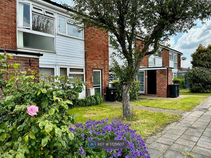 1 Bedroom Flat To Rent In St. Peters Close, Ilford, IG2