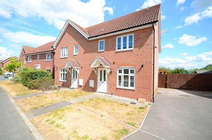 3 Bedroom Semi-Detached House To Rent In Oatlands Chase, Shinfield, RG2