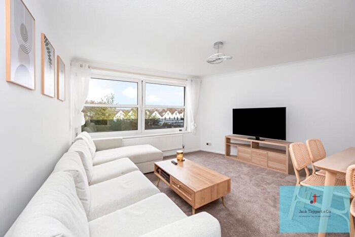 2 Bedroom Flat To Rent In New Church Road, Hove, BN3
