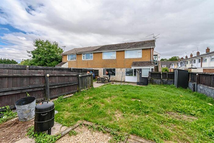 2 Bedroom Flat For Sale In Laburnum Close, Barry, CF62