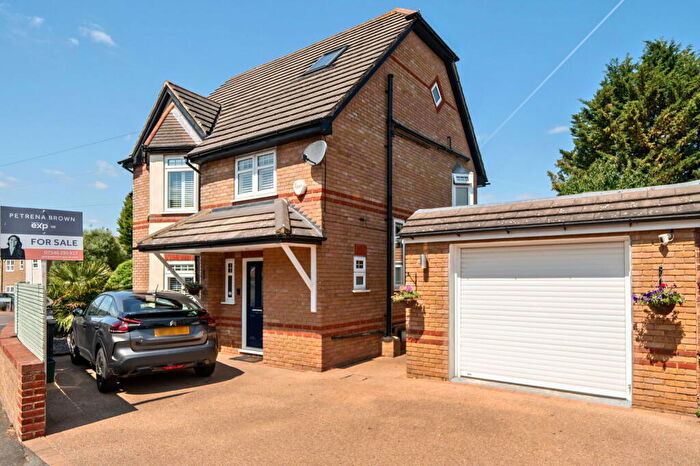 4 Bedroom Semi-Detached House For Sale In Hawes Road, Bromley, BR1