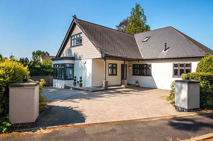 4 Bedroom Detached House For Sale In Whincroft Drive, Ferndown, BH22
