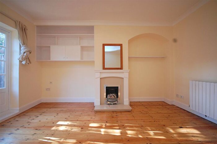 3 Bedroom Detached House To Rent In Parkstead Road, London, SW15