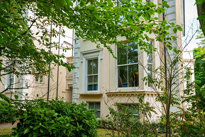 2 Bedroom Apartment For Sale In Oak Hill, Surbiton, KT6