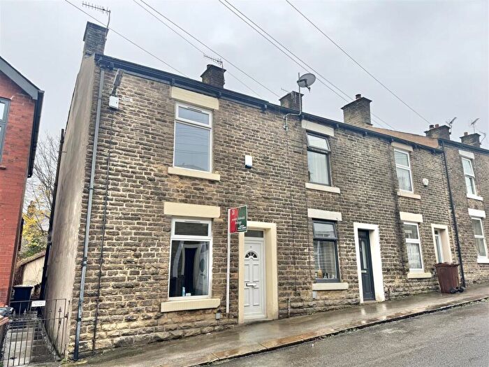 2 Bedroom End Of Terrace House To Rent In Mount Street, Glossop, SK13