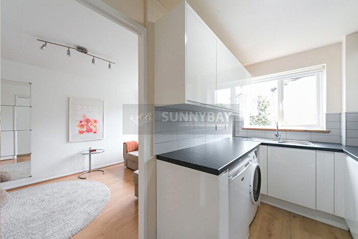 1 Bedroom Flat To Rent In Bowman Mews, London, SW18