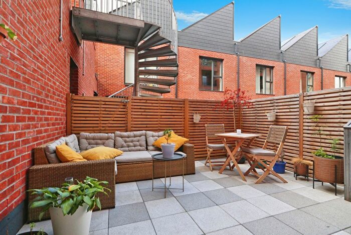 2 Bedroom Flat For Sale In David Street, Leeds, West Yorkshire, LS11