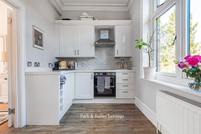 2 Bedroom Apartment To Rent In Bedroom First Floor Apartment In Caterham Valley, CR3