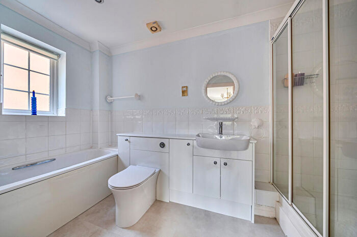 5 Bedroom Detached House For Sale In White House Walk, Farnham, GU9