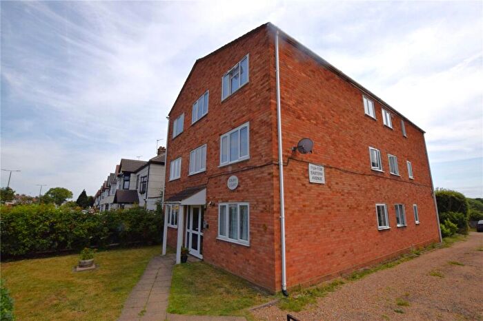 2 Bedroom Apartment For Sale In Eastern Avenue, Ilford, IG2