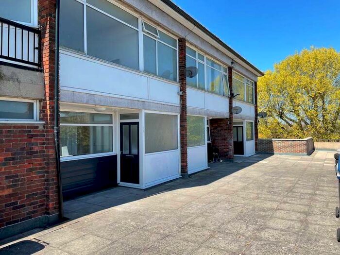 3 Bedroom Maisonette Flat To Rent In Maltings Square, Yaxley, PE7