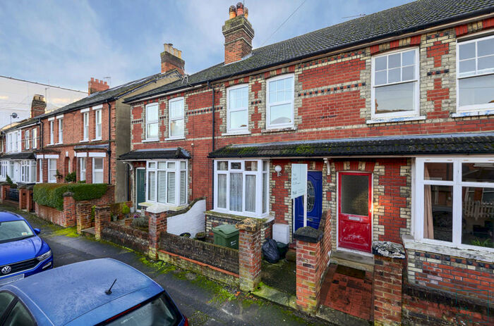 4 Bedroom Semi-Detached House To Rent In Testard Road, Guildford, GU2