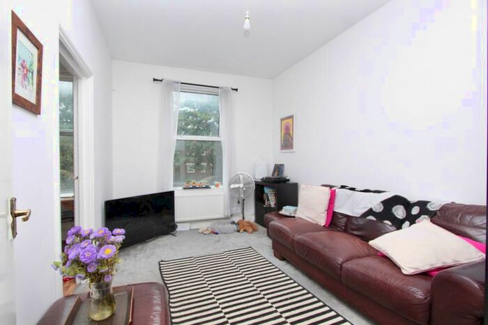 1 Bedroom Flat To Rent In Nevill Road, Stoke Newington, London, N16