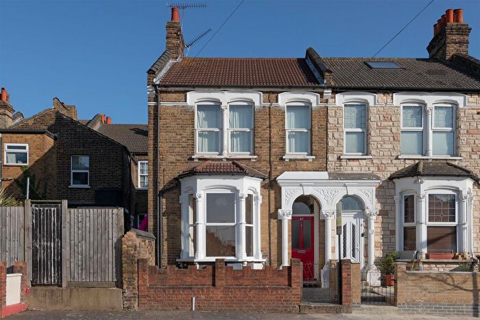 2 Bedroom Flat To Rent In Cairo Road, Walthamstow, E17