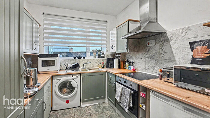 3 Bedroom Apartment For Sale In Broom Knoll, East End, East Bergholt, Colchester, Essex, CO7