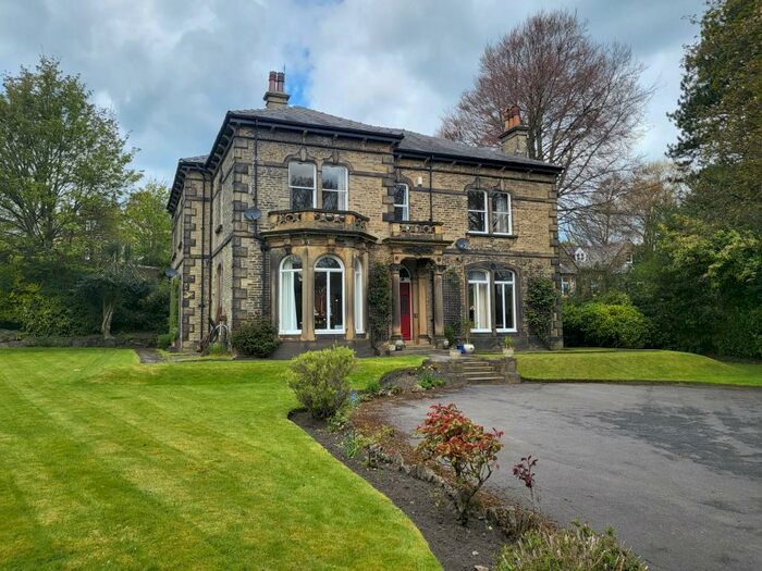 3 Bedroom Apartment To Rent In Heath Gardens, Manor Royd House Heath Gardens, HX3