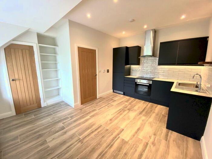2 Bedroom Apartment To Rent In Lapwing Lane, West Didsbury, Manchester, M20