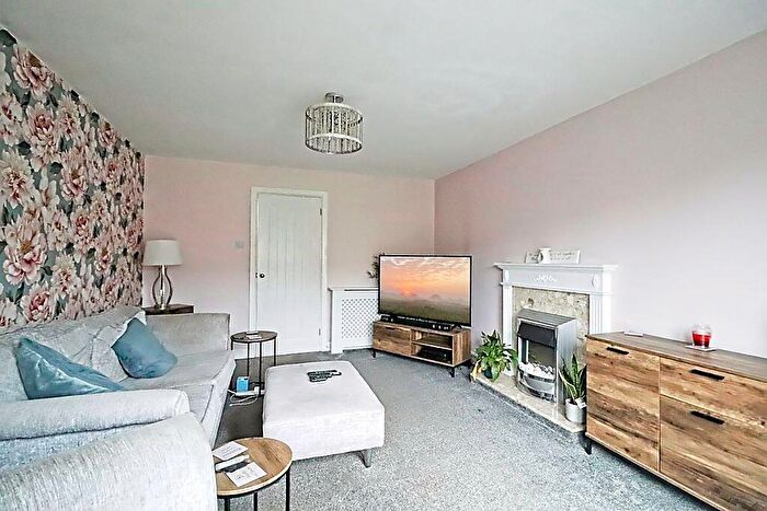 3 Bedroom End Of Terrace House For Sale In Pin Mill, Basildon, SS14