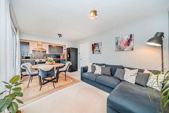 2 Bedroom Flat For Sale In Holland Road, Holland Park, W14