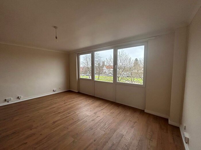 2 Bedroom Apartment To Rent In North Parade, Yate, BS37