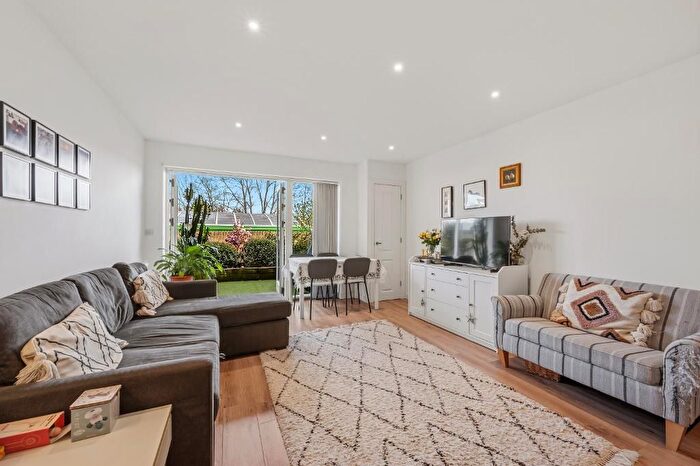 2 Bedroom Flat For Sale In Kingston Road, Wimbledon Chase, London, SW20