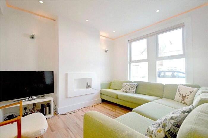 2 Bedroom Detached House To Rent In Exeter Road, Croydon, Surrey, CR0