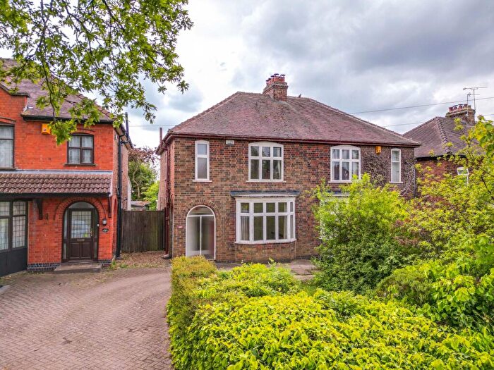 3 Bedroom Semi-Detached House For Sale In Hinckley Road, Nuneaton, CV11