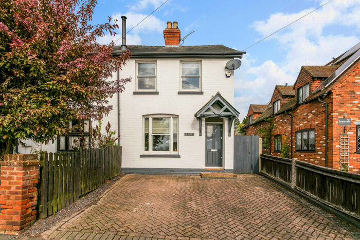 3 Bedroom Cottage For Sale In Burchetts Green Road, Burchetts Green, SL6