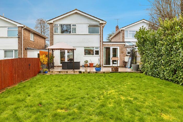 4 Bedroom Link Detached House For Sale In Medway Court, Bristol, BS35