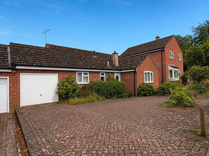 3 Bedroom Detached Bungalow For Sale In Bracken Rise, Mundford, IP26