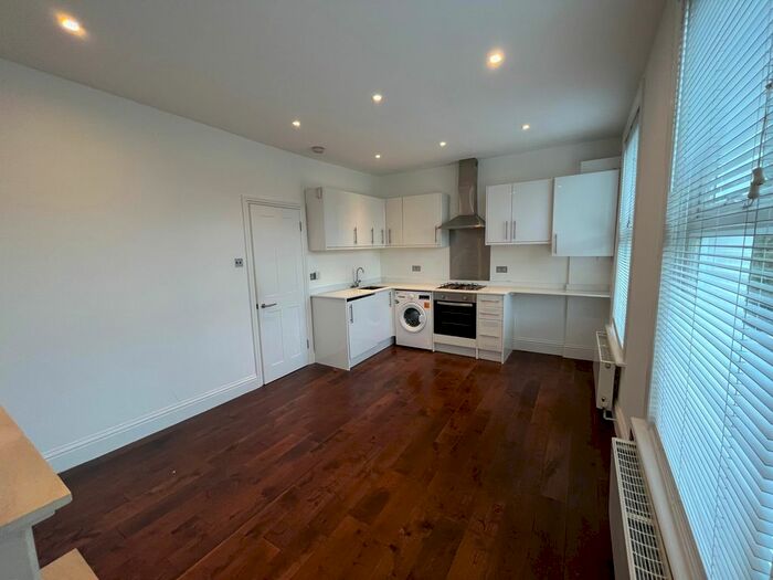 2 Bedroom Flat To Rent In Stanhope Road, London, N12