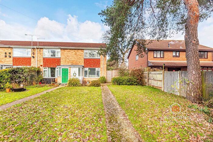 3 Bedroom Terraced House For Sale In Howton Road, Bournemouth, BH10