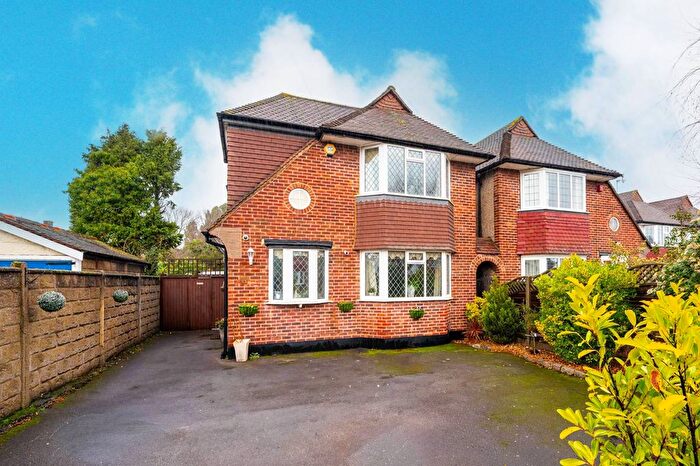4 Bedroom Detached House For Sale In Welbeck Close, New Malden, KT3