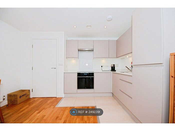 1 Bedroom Flat To Rent In Orchid Court, Watford, WD17