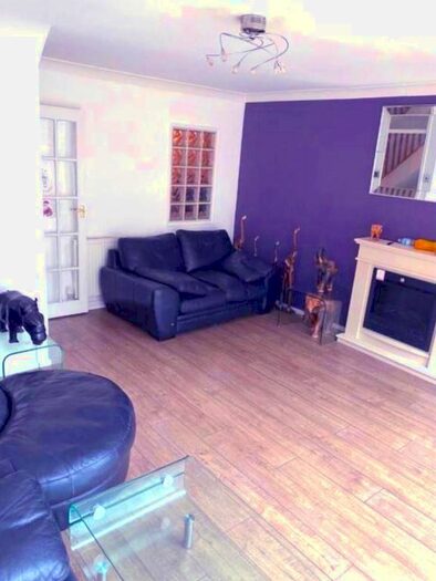 3 Bedroom Semi-Detached House To Rent In Muirfield Road, Watford, WD19