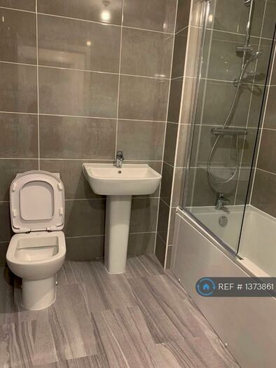 5 Bedroom Semi-Detached House To Rent In Pioneer Way, Bicester, OX26