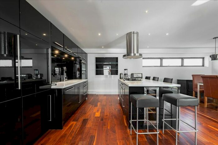 4 Bedroom Detached House To Rent In Sandmere Road, Clapham, London, SW4