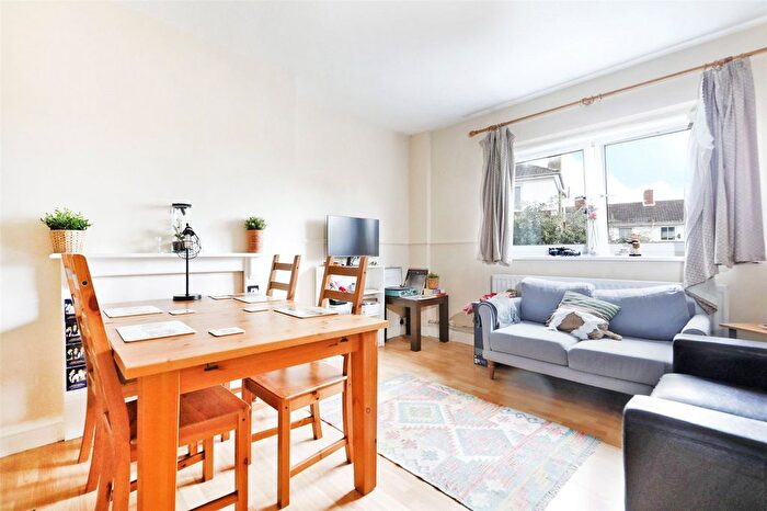 3 Bedroom Maisonette To Rent In Millpond Estate, West Lane, London, SE16