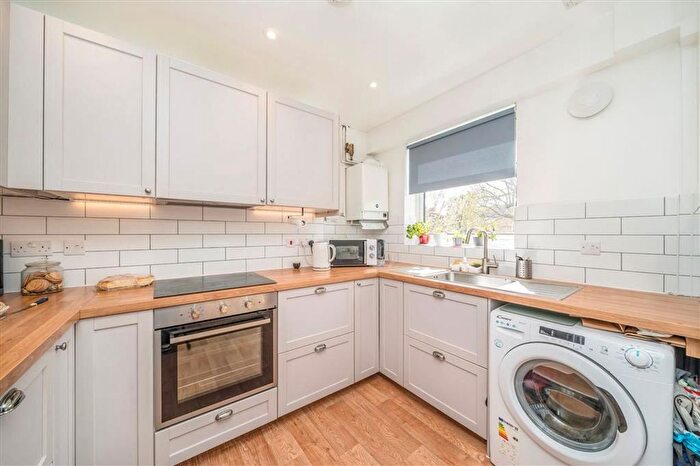 Maisonette To Rent In Courtlands Avenue, Lee, SE12