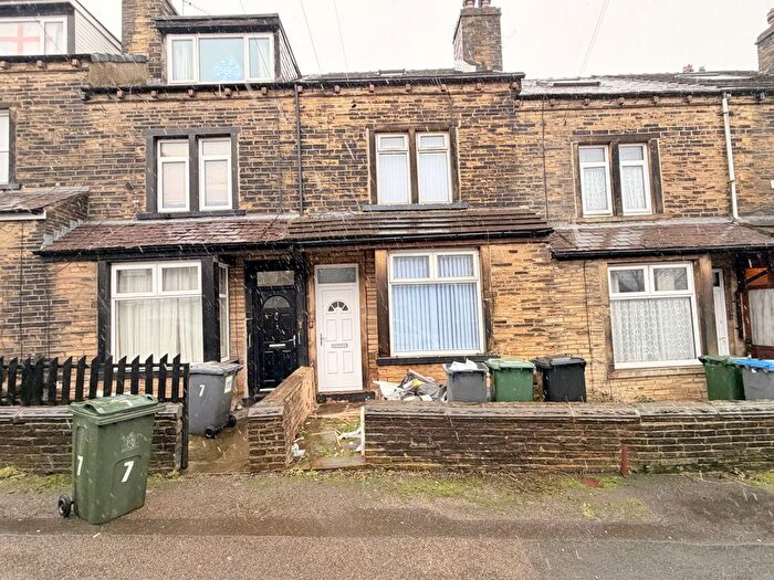 3 Bedroom Terraced House To Rent In Lordsfield Place, Bradford, BD4