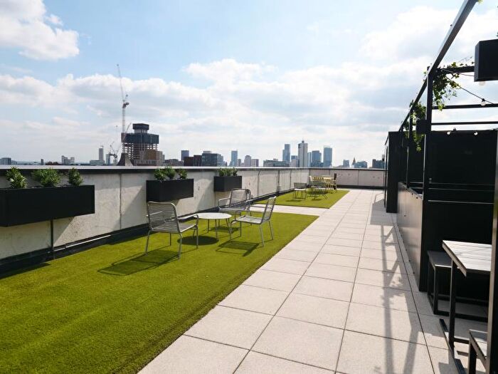 1 Bedroom Apartment To Rent In Apt . :: One Silk St, M4