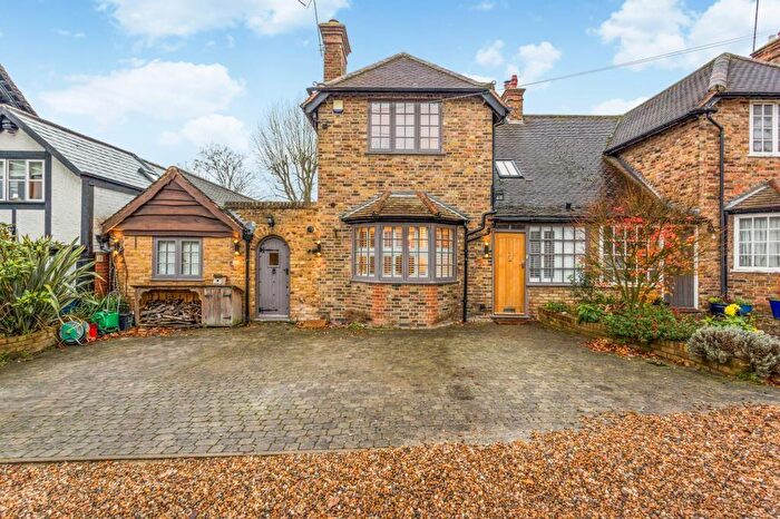 4 Bedroom Semi-Detached House To Rent In West Drive Harrow, HA3