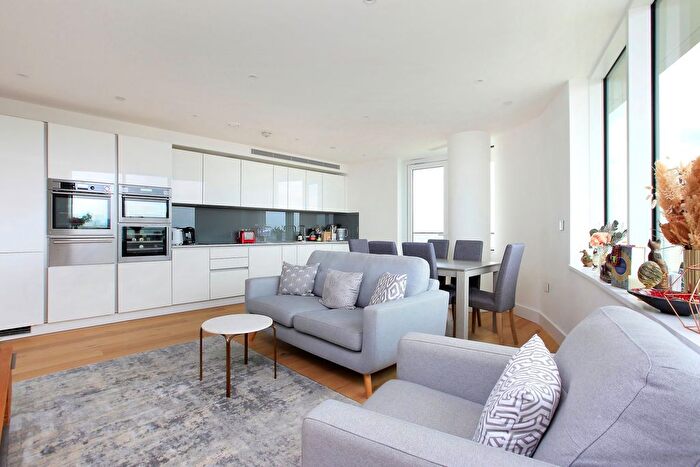 2 Bedroom Flat To Rent In Lombard Wharf, Battersea, SW11