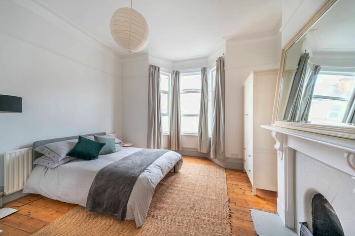 2 Bedroom Flat To Rent In Wendover Road, Willesden, London, NW10