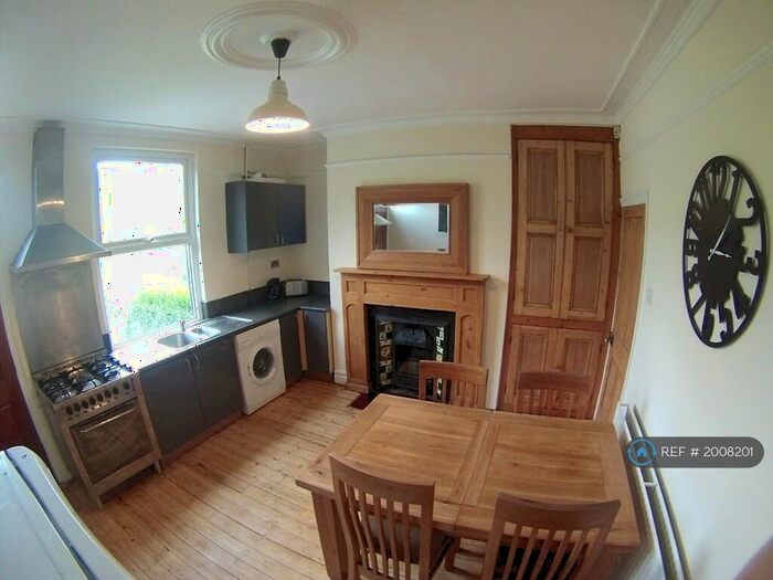 4 Bedroom Terraced House To Rent In Meanwood Road, Leeds, LS7