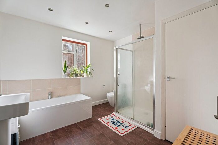 4 Bedroom Detached House For Sale In Amersham Road, Chalfont St Peter, SL9