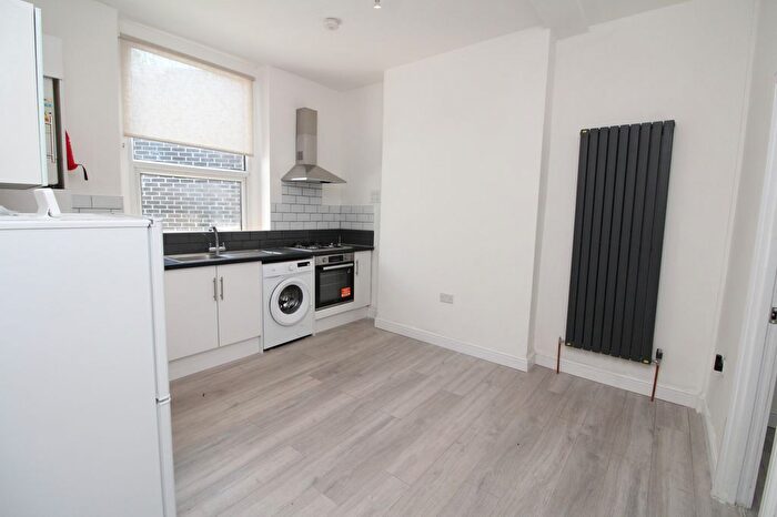 2 Bedroom Flat To Rent In Norwood Road, Norbury, SE27