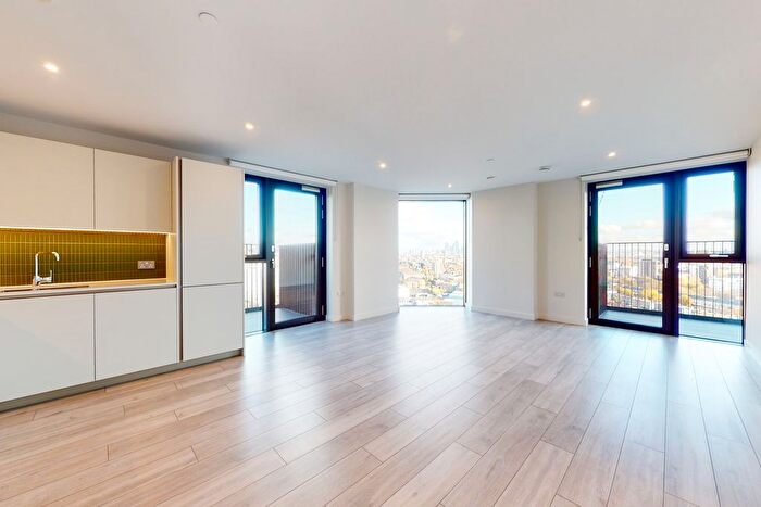 3 Bedroom Flat To Rent In New Kent Road, London, SE1