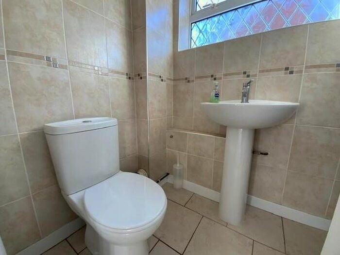 4 Bedroom Property To Rent In Buckton Vale Road, Stalybridge, Cheshire, SK15